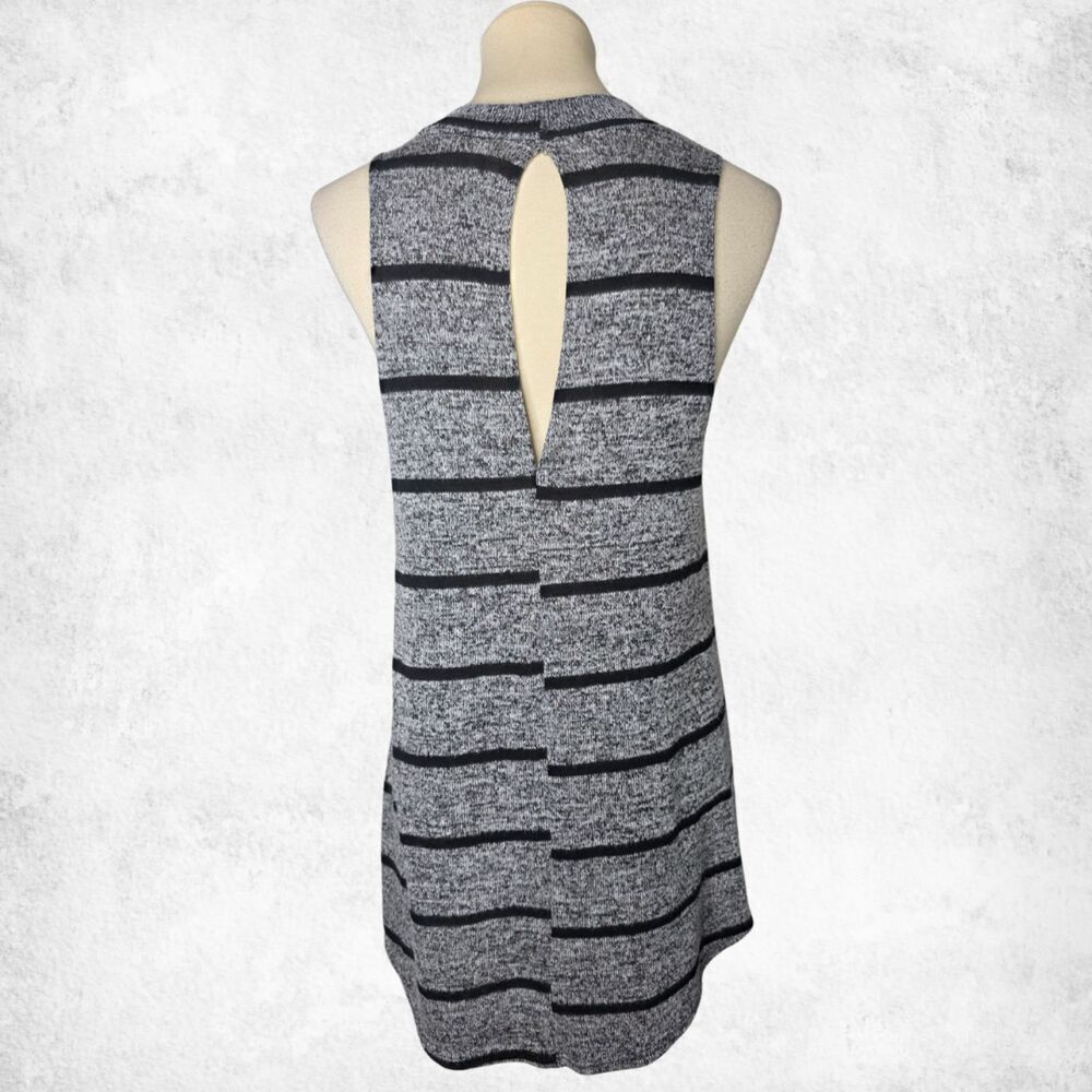 Gray Striped Knit Tank Medium Keyhole-Back Sleeveless Soft Heather Casual Layer - Picture 3 of 6